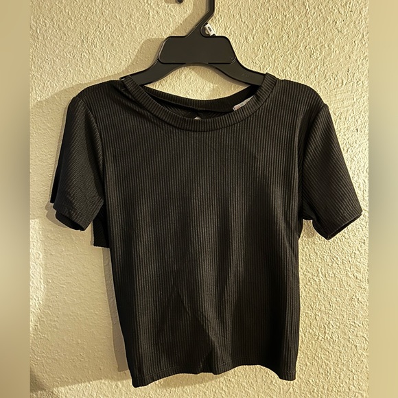 Crisscross black top - Picture 2 of 3